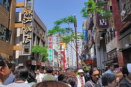 通りはどこも大渋滞